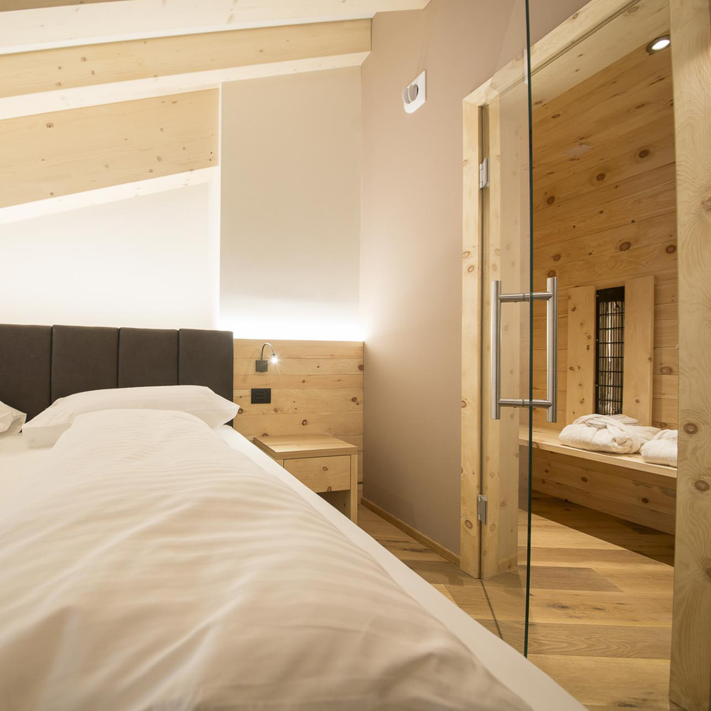 monroc-SUITE -room -8-1400x1400