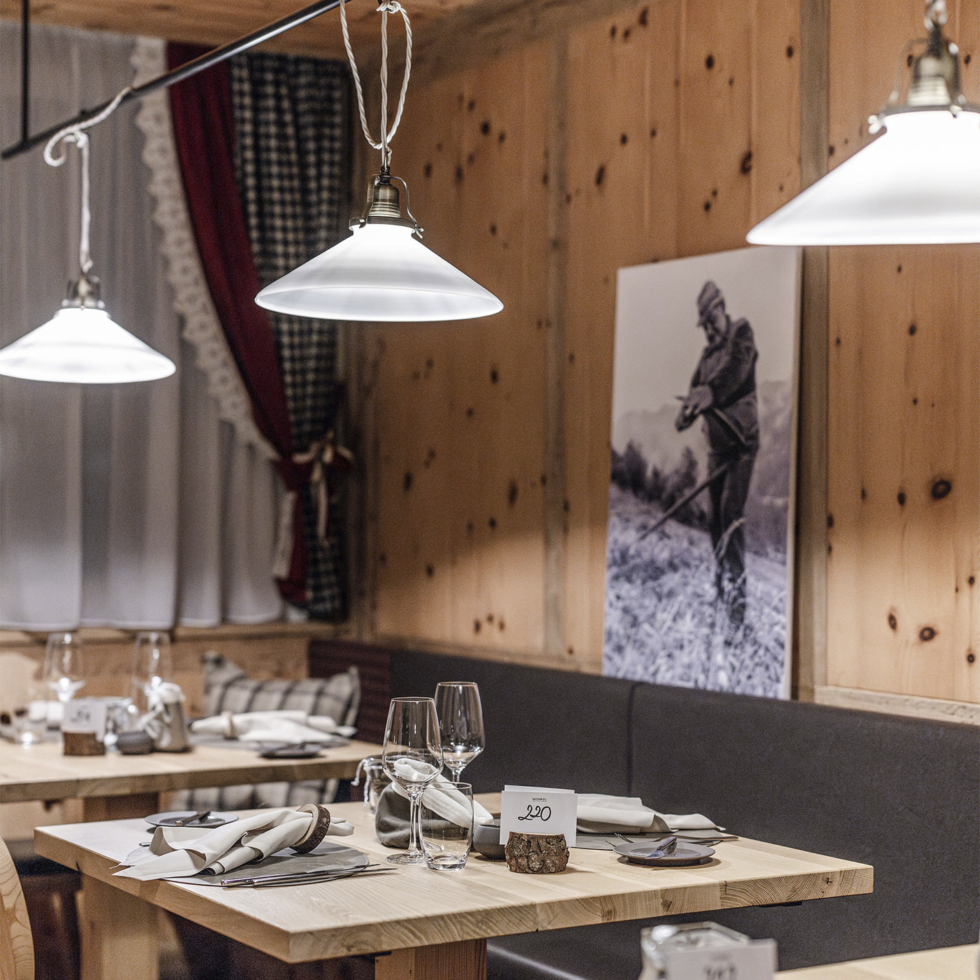 MONROC-GUSTO-ortise-1400x1400