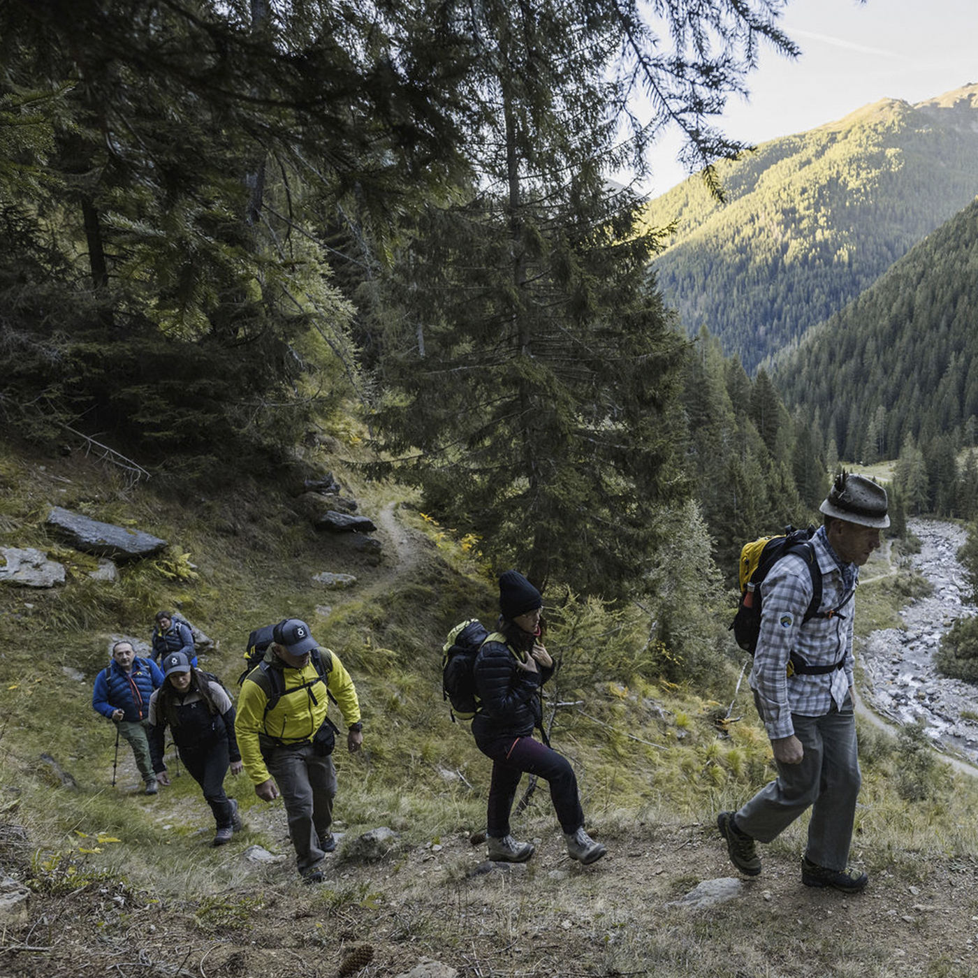 Trekking nel cuore della Val di Sole e Rabbi all'alba – avventure firmate MONROC tra boschi e sentieri delle Dolomiti