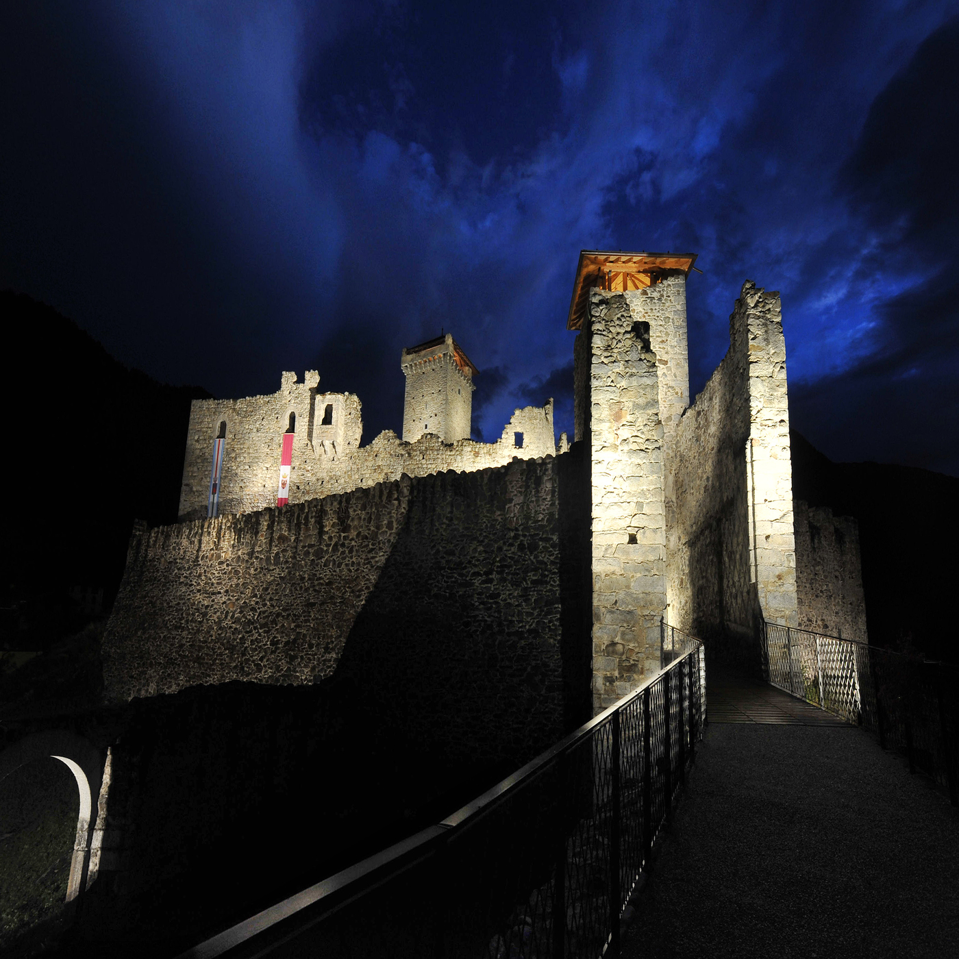Castello S. Michele di Ossana pH F.Battistotti